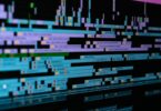 Línea de tiempo de un editor de vídeo con múltiples pistas en pantalla